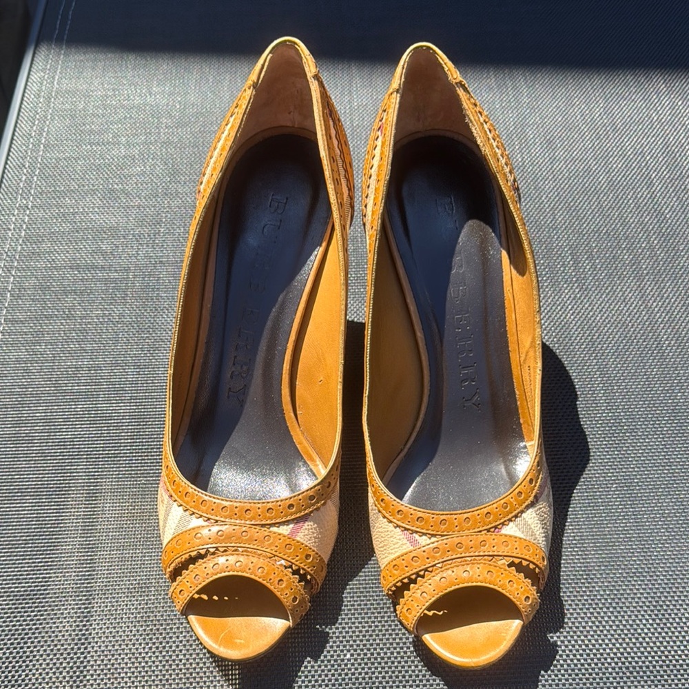 Vintage Burberry Brogue Haymarket Check Peep Toe Heels Size 40 (9-9.5 US) - Picture 2 of 13